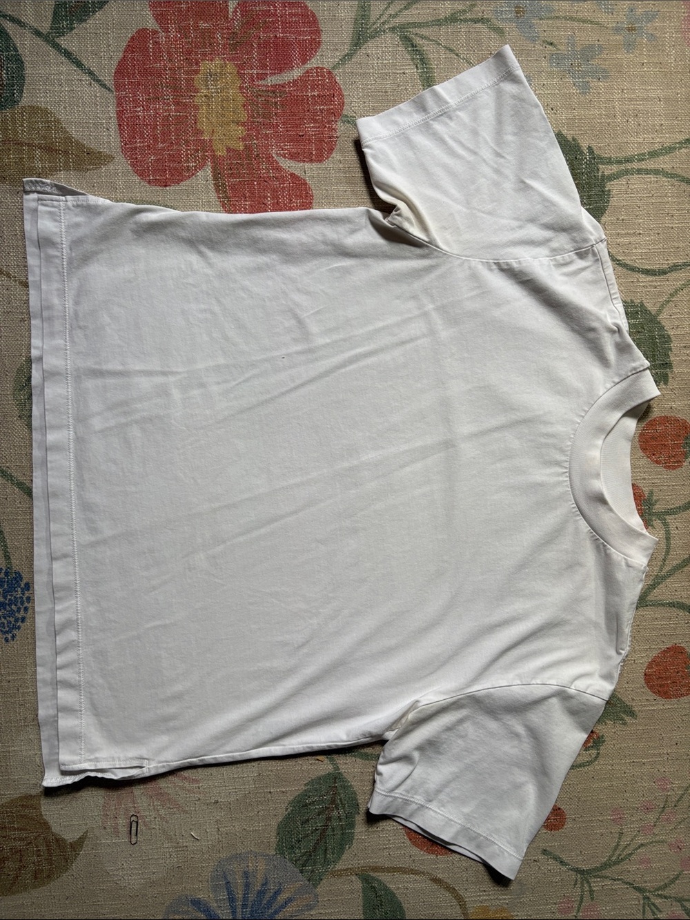 UNI QLO tshirt